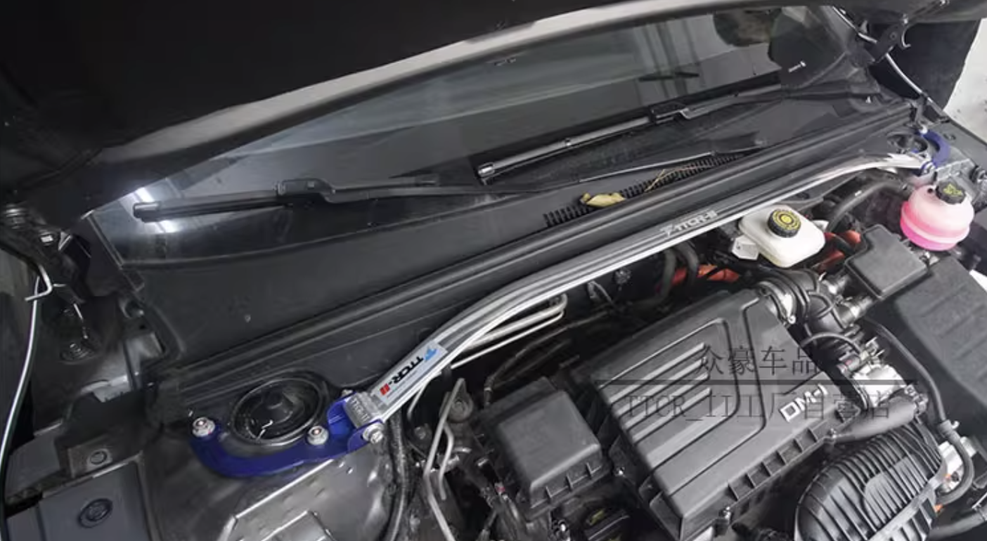 Xevaban.com ở 214 Giải Phóng là đơn vị chuyên cung cấp phụ kiện oto, đồ chơi oto, đồ chơi byd seal 5, phụ kiện byd seal 5, xevaban, 214 giải phóng, thanh giằng cân bằng seal 5, thanh cân bằng seal 5, thanh cân bằng khoang máy seal 5.